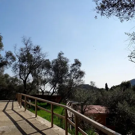 Tigullio & אתר קמפינג 3*